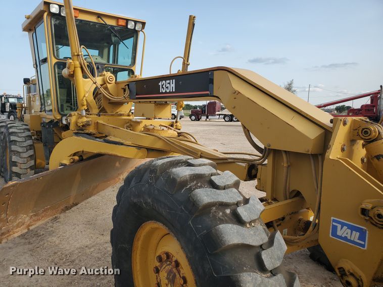 image for item DF5740 1998 Caterpillar 135H  motor grader