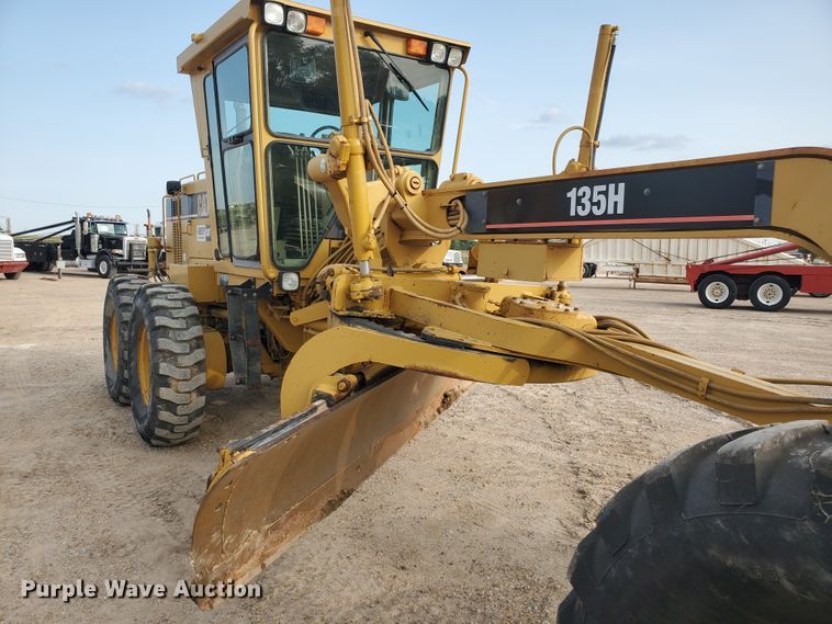 image for item DF5740 1998 Caterpillar 135H  motor grader