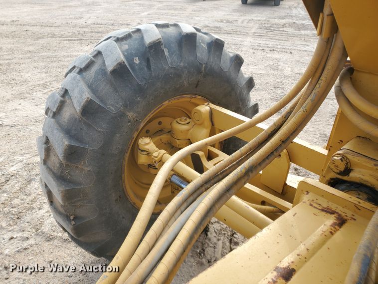 image for item DF5740 1998 Caterpillar 135H  motor grader