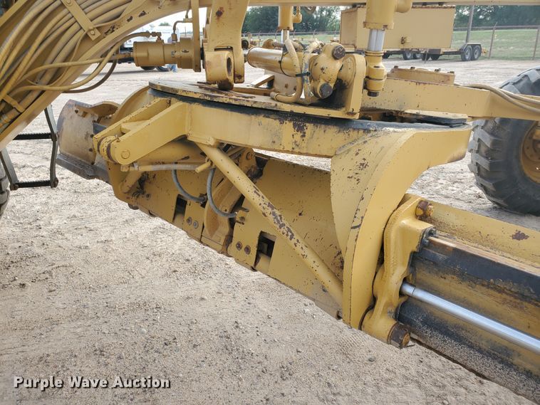 image for item DF5740 1998 Caterpillar 135H  motor grader