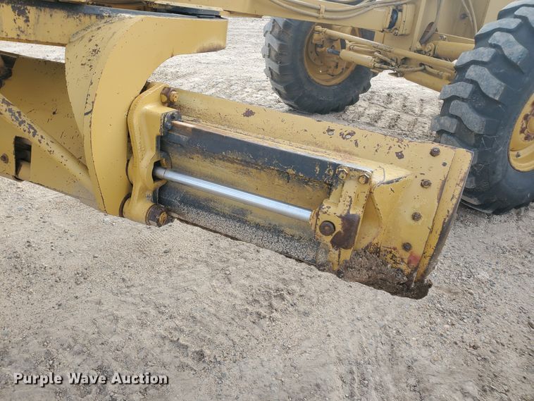 image for item DF5740 1998 Caterpillar 135H  motor grader