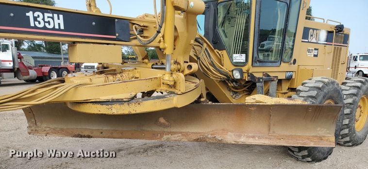 image for item DF5740 1998 Caterpillar 135H  motor grader