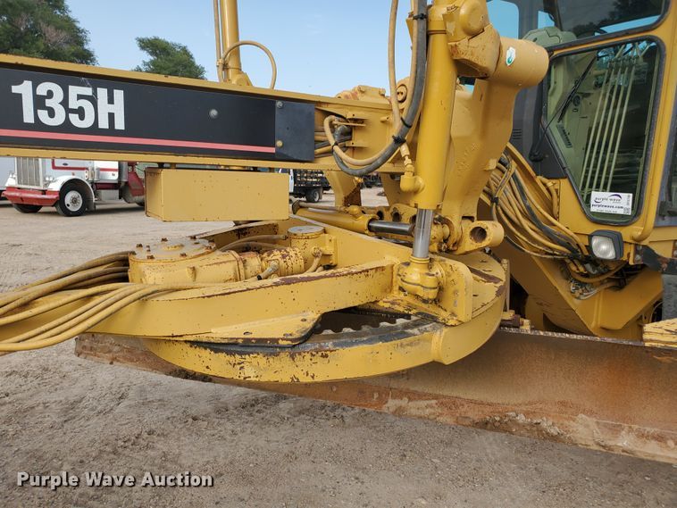 image for item DF5740 1998 Caterpillar 135H  motor grader