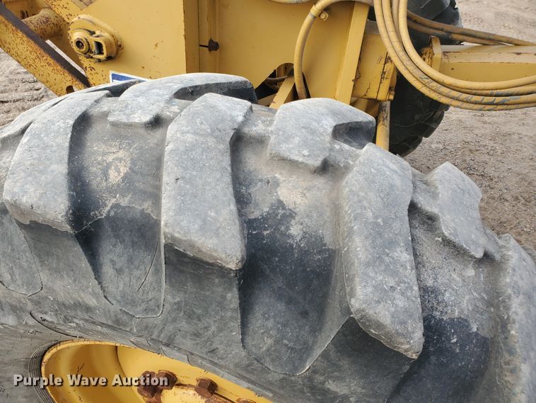 image for item DF5740 1998 Caterpillar 135H  motor grader