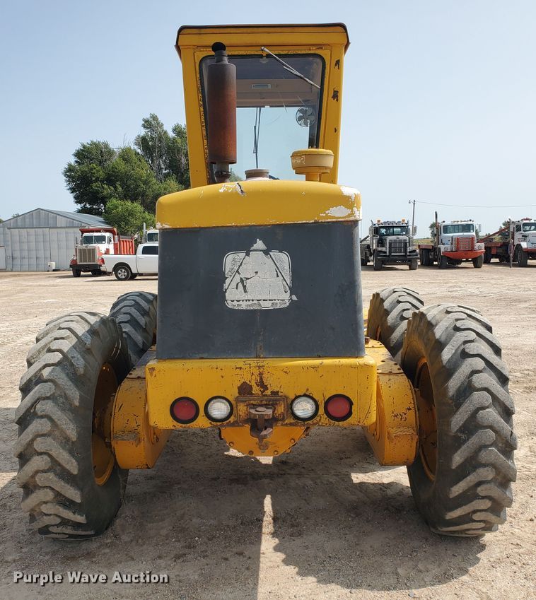 image for item DF5754 John Deere 570  motor grader