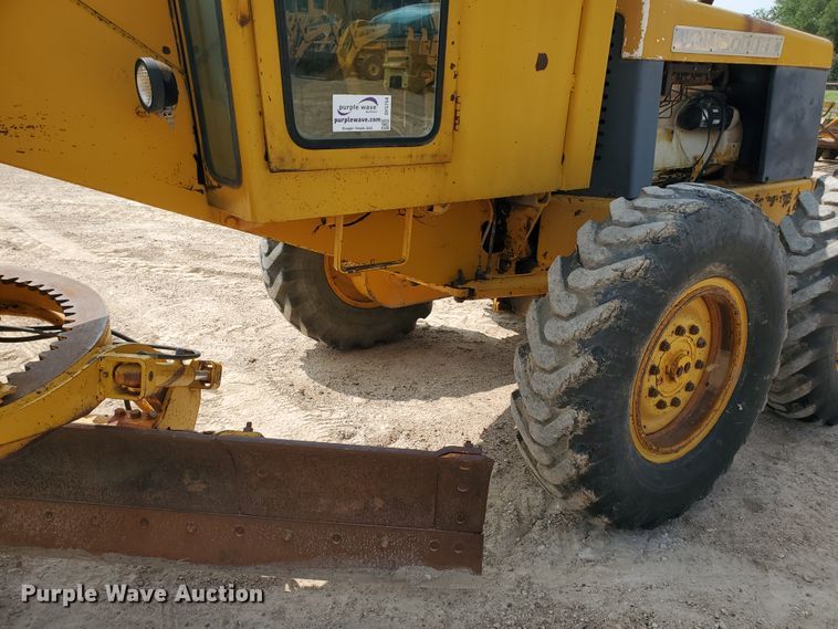 image for item DF5754 John Deere 570  motor grader