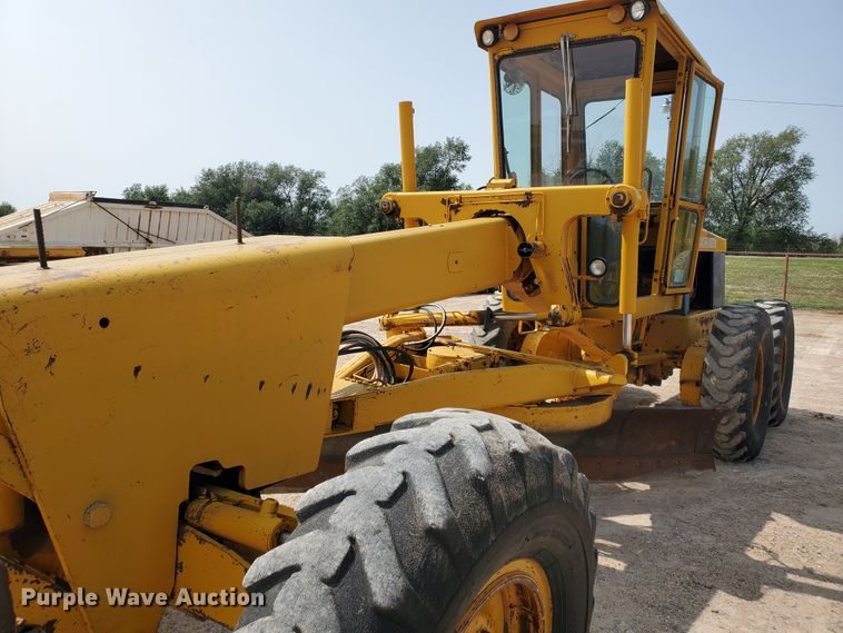 image for item DF5754 John Deere 570  motor grader