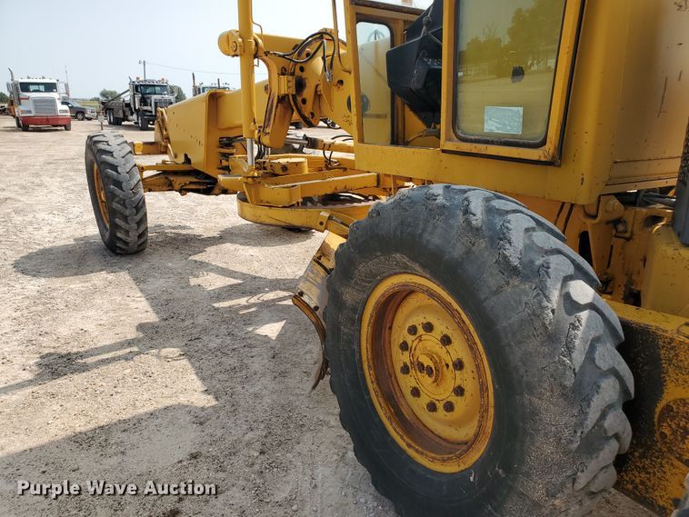 image for item DF5754 John Deere 570  motor grader