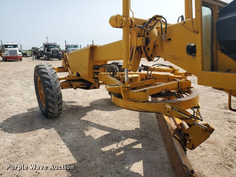 image for item DF5754 John Deere 570  motor grader