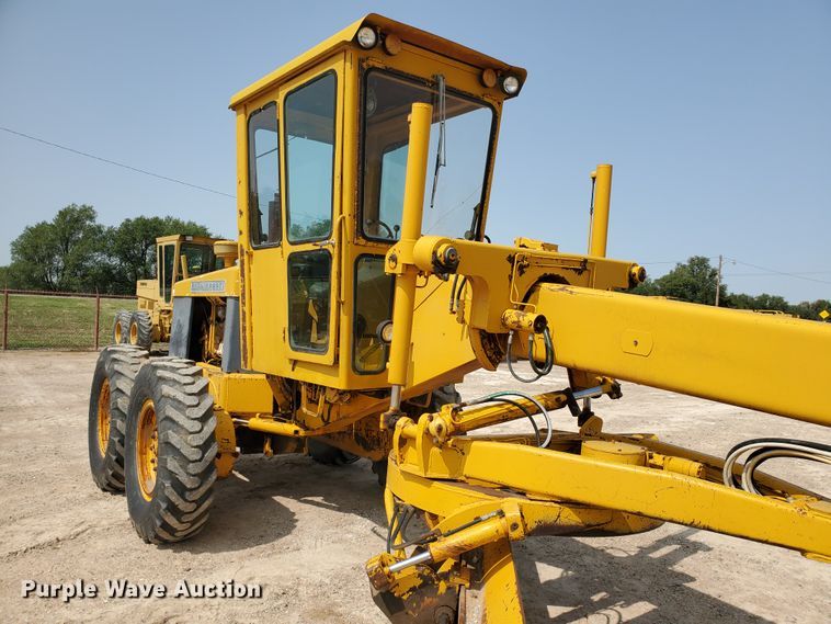 image for item DF5754 John Deere 570  motor grader