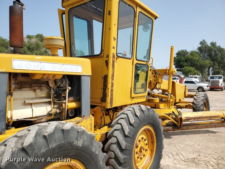 image for item DF5754 John Deere 570  motor grader