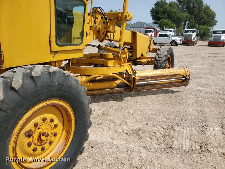 image for item DF5754 John Deere 570  motor grader