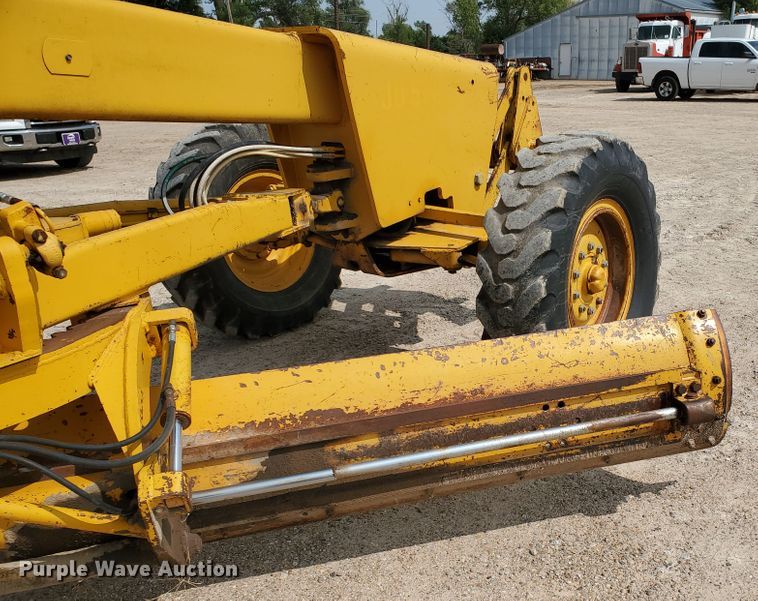 image for item DF5754 John Deere 570  motor grader