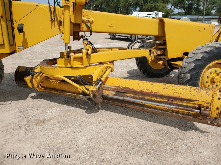 image for item DF5754 John Deere 570  motor grader