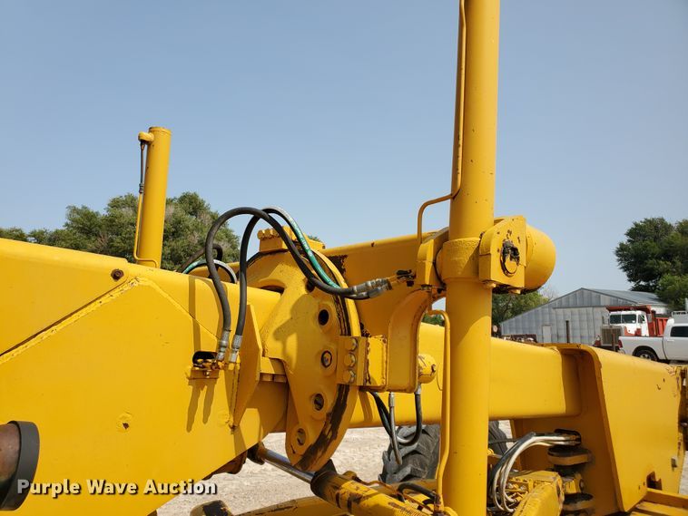 image for item DF5754 John Deere 570  motor grader