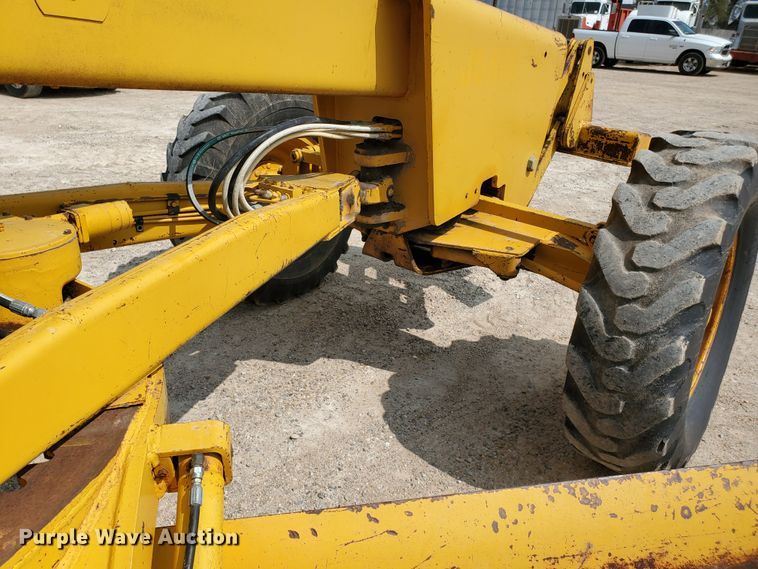 image for item DF5754 John Deere 570  motor grader