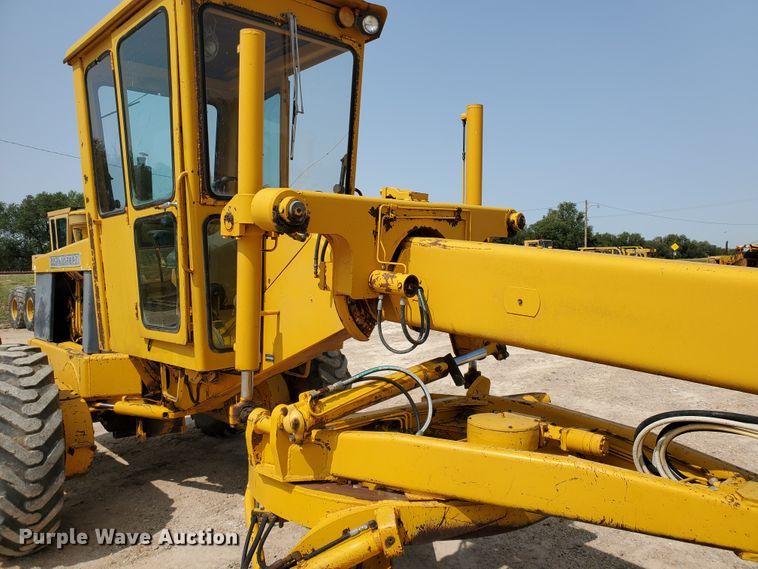 image for item DF5754 John Deere 570  motor grader