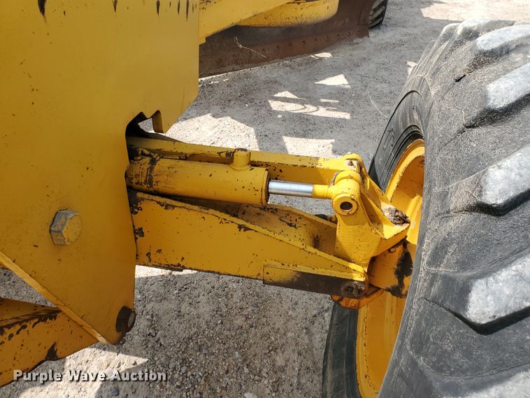 image for item DF5754 John Deere 570  motor grader