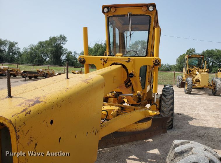 image for item DF5754 John Deere 570  motor grader