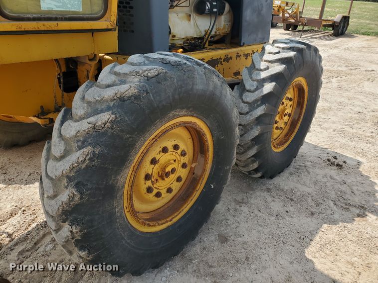 image for item DF5754 John Deere 570  motor grader