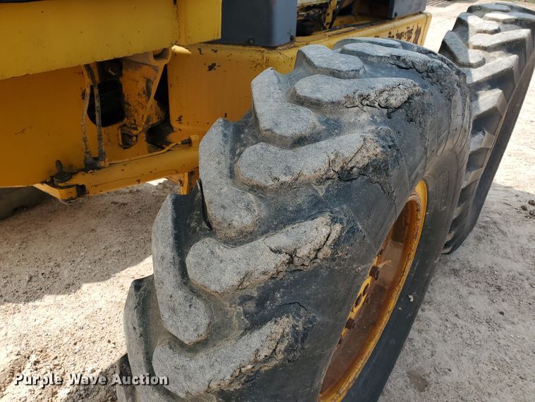 image for item DF5754 John Deere 570  motor grader