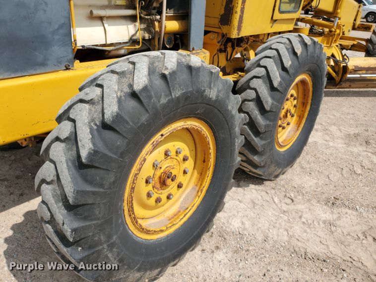 image for item DF5754 John Deere 570  motor grader