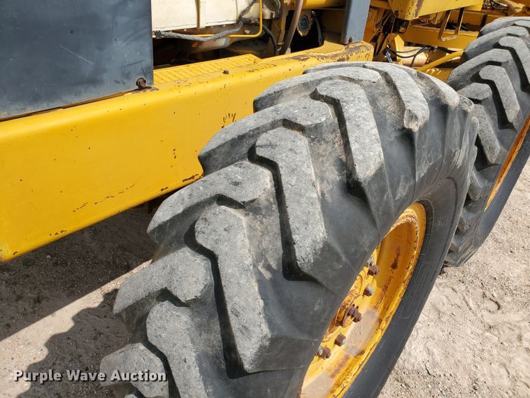 image for item DF5754 John Deere 570  motor grader