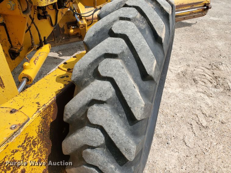 image for item DF5754 John Deere 570  motor grader