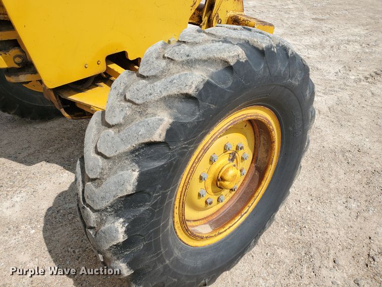 image for item DF5754 John Deere 570  motor grader