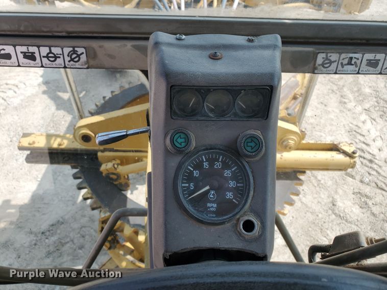 image for item DF5755 1984 Champion 715A  motor grader