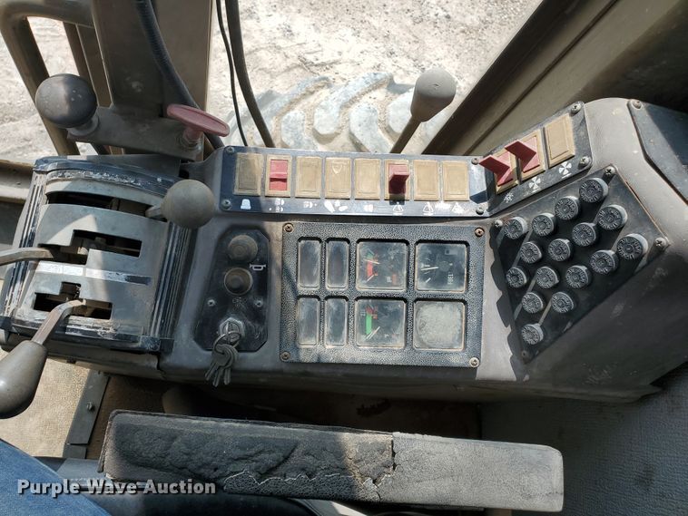 image for item DF5755 1984 Champion 715A  motor grader