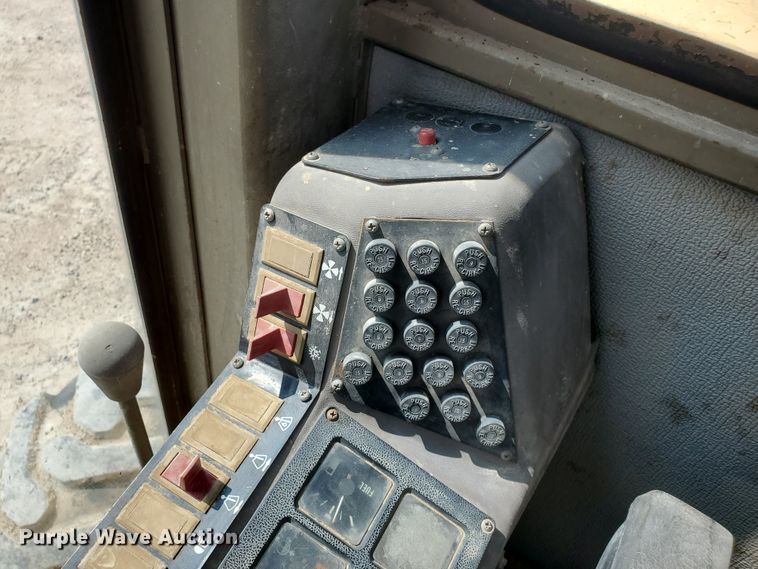 image for item DF5755 1984 Champion 715A  motor grader