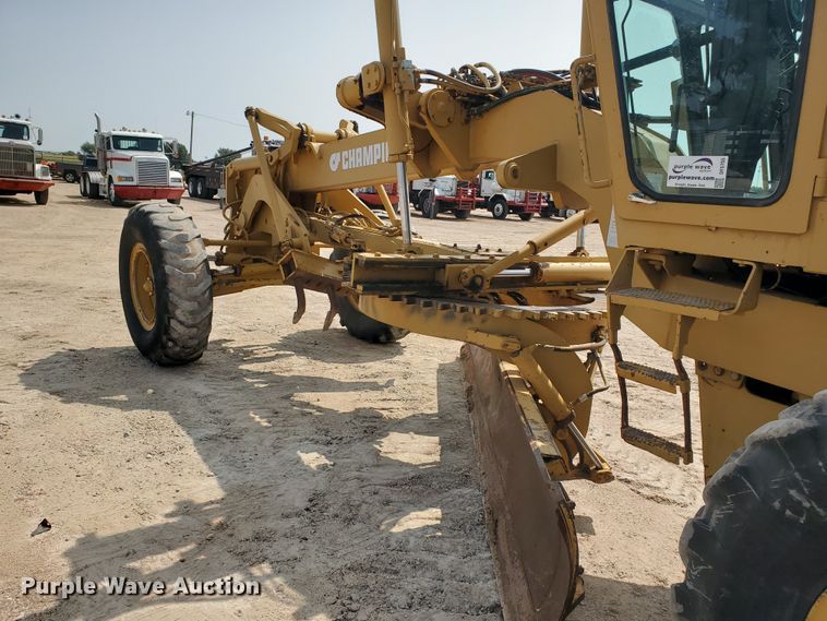 image for item DF5755 1984 Champion 715A  motor grader