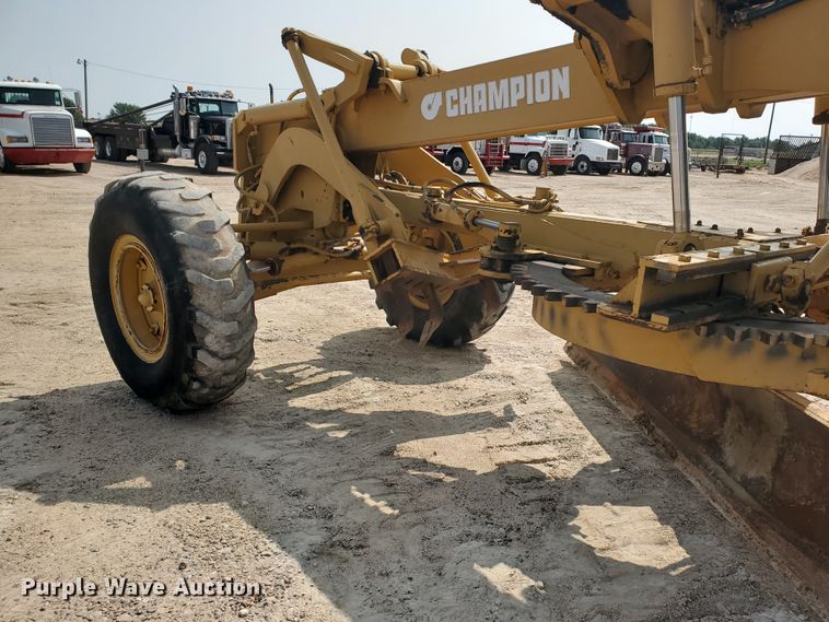 image for item DF5755 1984 Champion 715A  motor grader