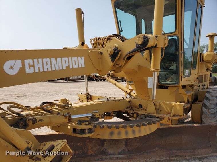 image for item DF5755 1984 Champion 715A  motor grader
