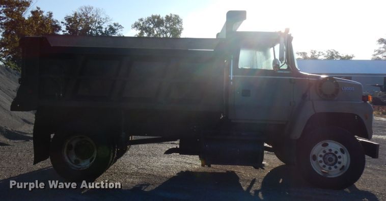 image for item DH5179 1994 Ford L8000  dump truck