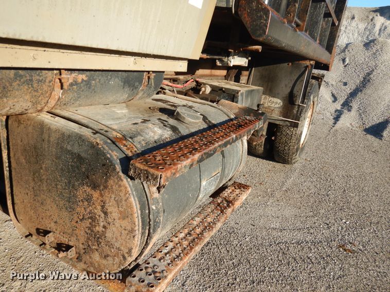 image for item DH5179 1994 Ford L8000  dump truck