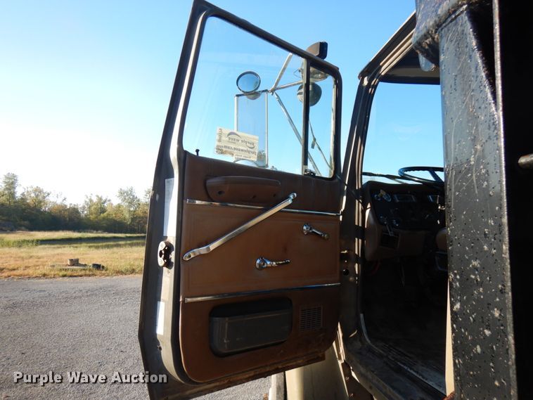 image for item DH5179 1994 Ford L8000  dump truck