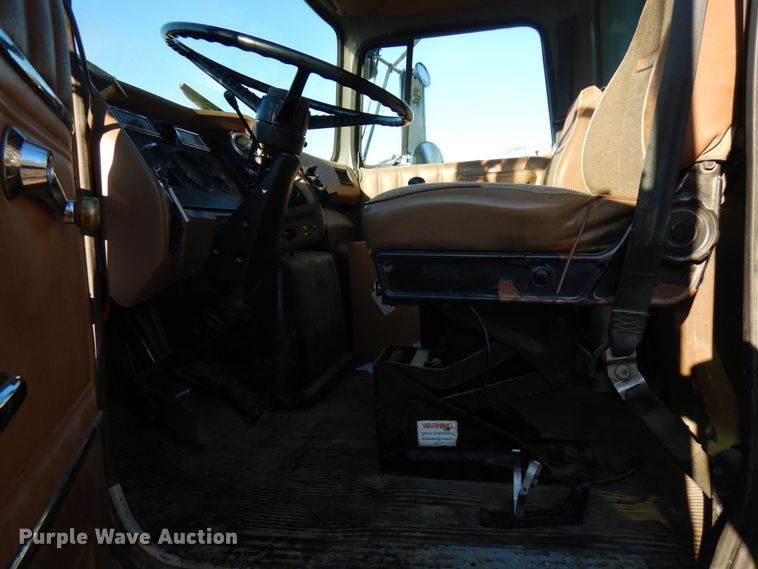 image for item DH5179 1994 Ford L8000  dump truck