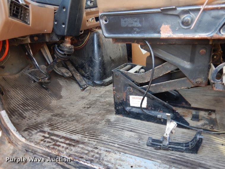 image for item DH5179 1994 Ford L8000  dump truck