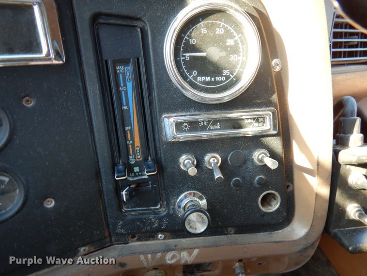 image for item DH5179 1994 Ford L8000  dump truck