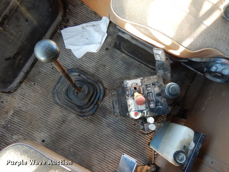 image for item DH5179 1994 Ford L8000  dump truck