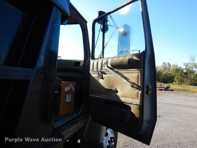 image for item DH5179 1994 Ford L8000  dump truck