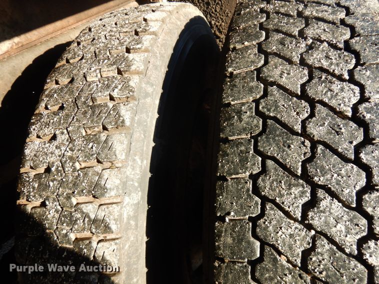 image for item DH5179 1994 Ford L8000  dump truck