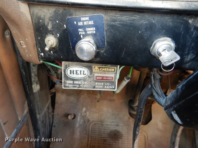 image for item DH5183 1989 International 1954  dump truck