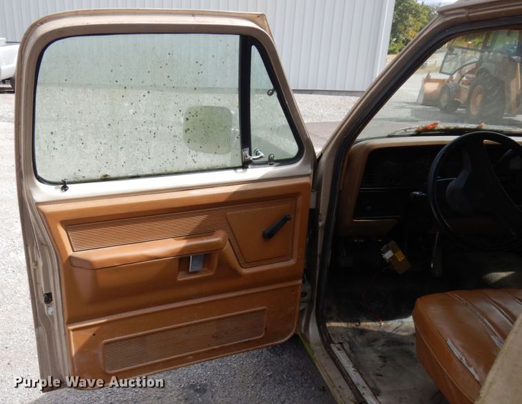 image for item DH5187 1992 Dodge Ram Charger  SUV