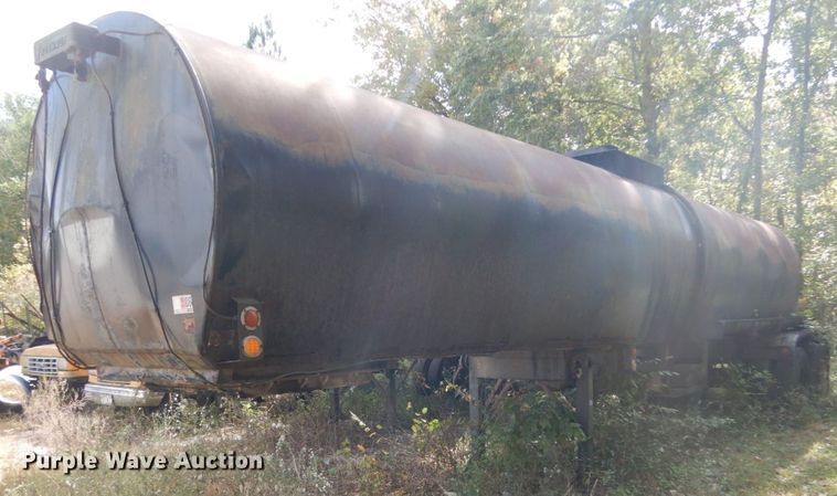 image for item DH5189 1965 Fruehauf TEHF2R tank trailer