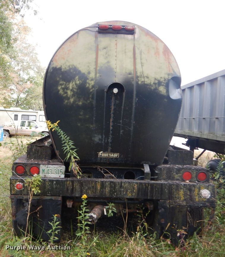 image for item DH5189 1965 Fruehauf TEHF2R tank trailer