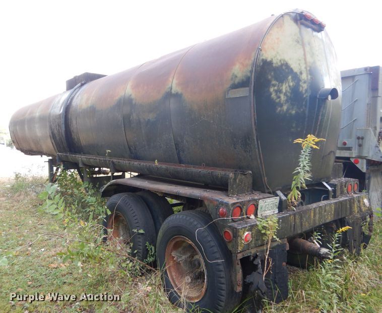 image for item DH5189 1965 Fruehauf TEHF2R tank trailer