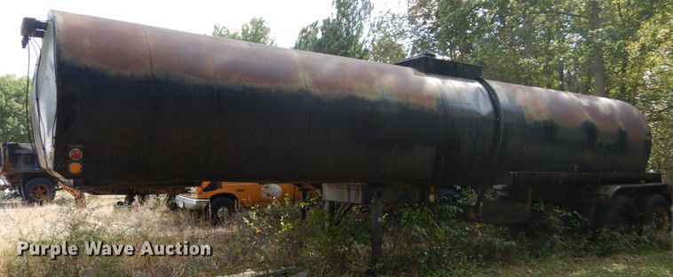 image for item DH5189 1965 Fruehauf TEHF2R tank trailer